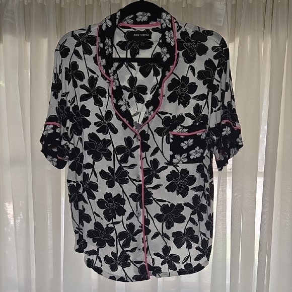 Chic Black Floral Women's Pajama Set - Picture 2 of 4